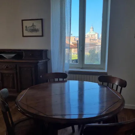 La Casa Al Santuario 1 *